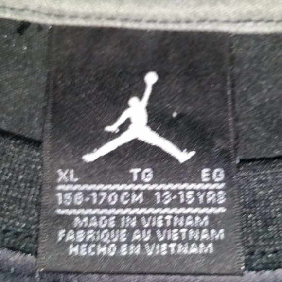 💥💥HOST PICK 💥💥Vintage Youth Air Jordan black short sleeve shirt EUC - Picture 2 of 3
